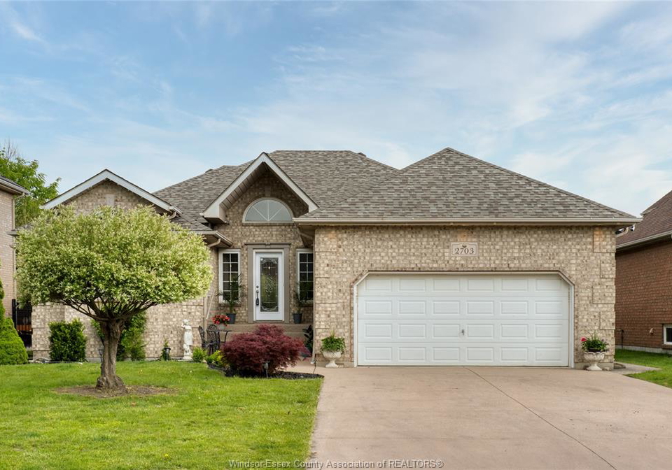 2703-lombardy-crescent-lasalle-ontario-26011547