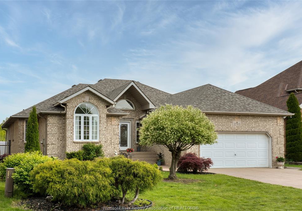 2703-lombardy-crescent-lasalle-ontario-26011547