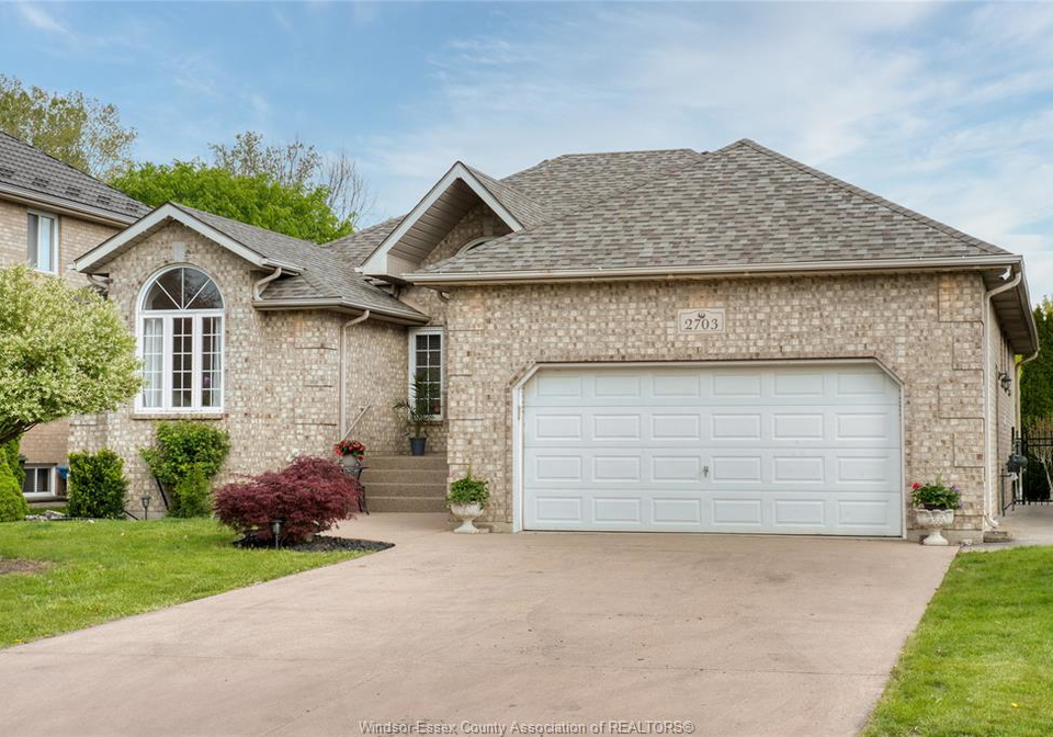 2703-lombardy-crescent-lasalle-ontario-26011547