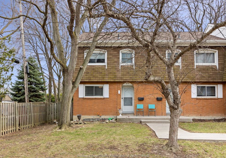 5557-coronation-windsor-ontario-26011550