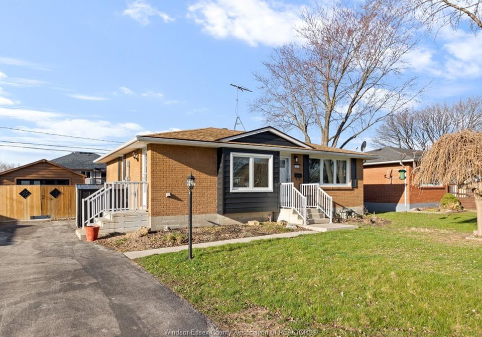 220-victory-lasalle-ontario-26011568