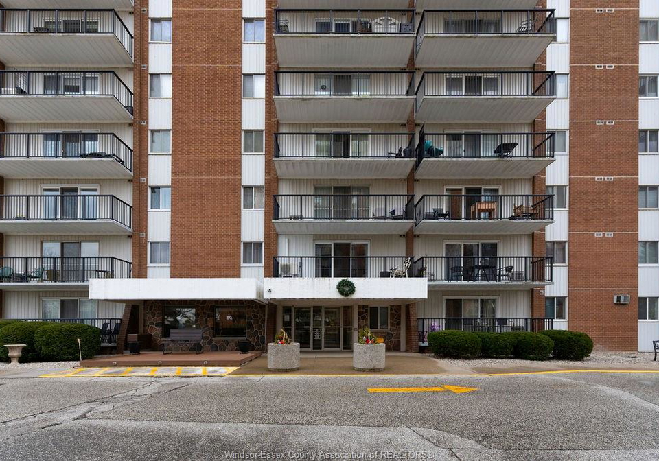 8591-riverside-drive-east-windsor-ontario-26011570