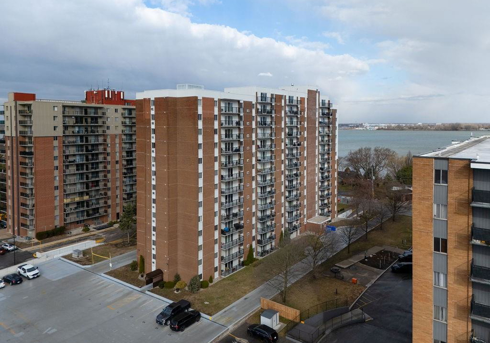 8591-riverside-drive-east-windsor-ontario-26011570