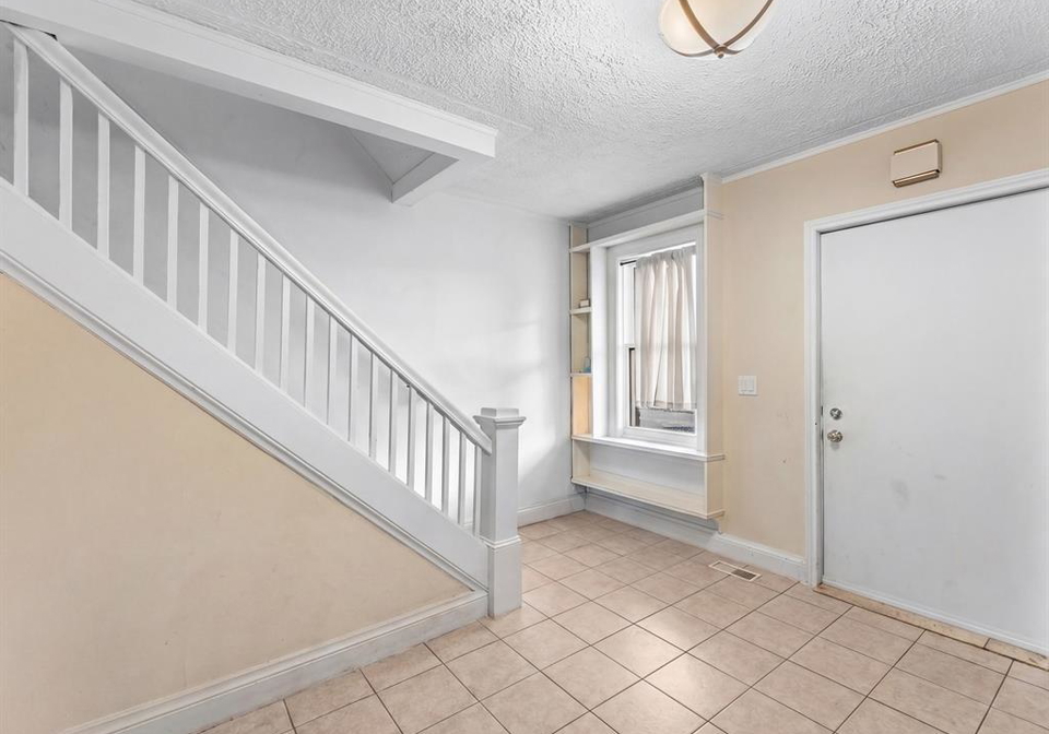 836-elliott-windsor-ontario-26011575