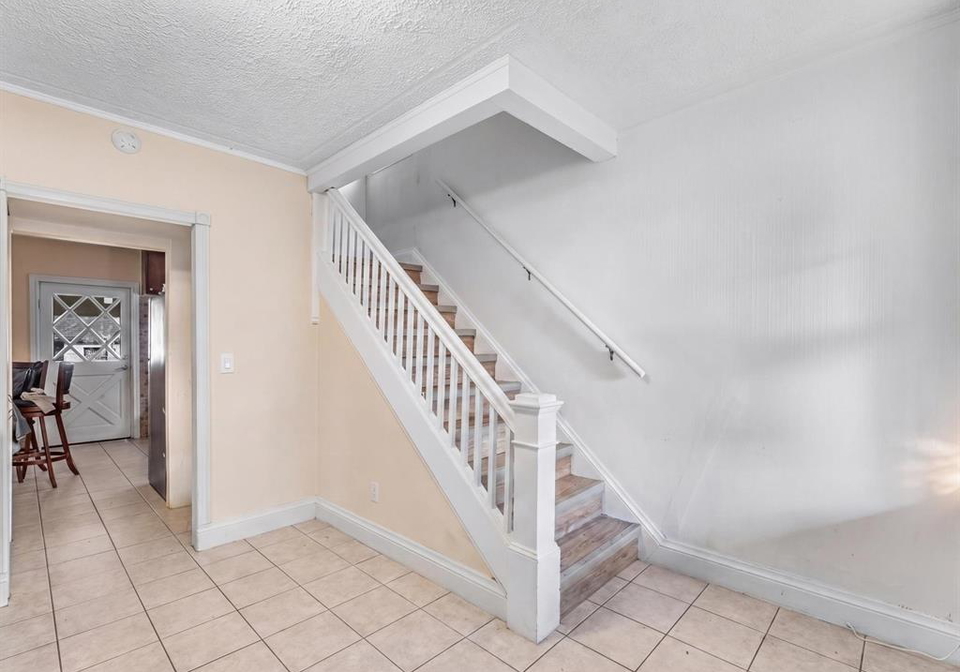 836-elliott-windsor-ontario-26011575