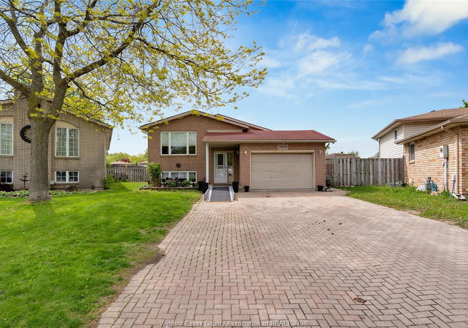 3850-acorn-windsor-ontario-26011585
