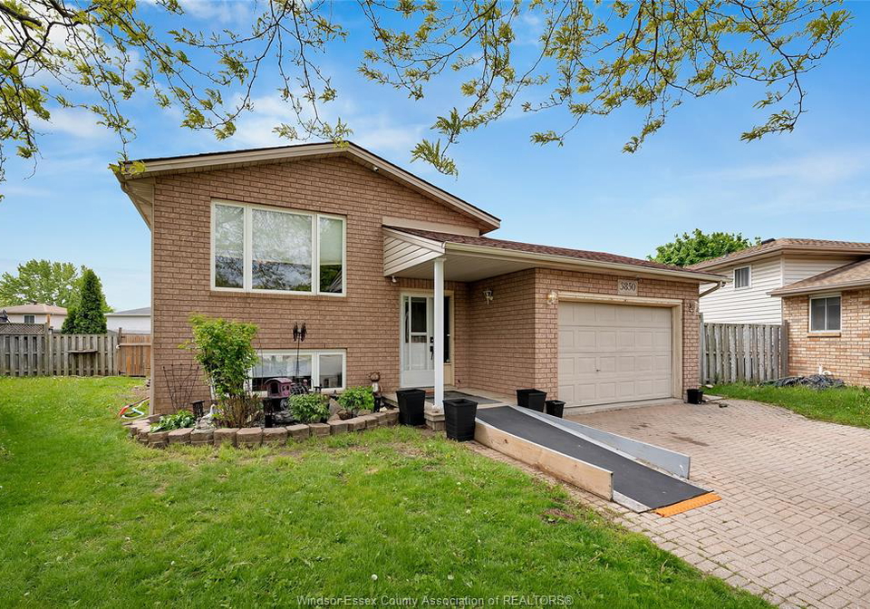 3850-acorn-windsor-ontario-26011585