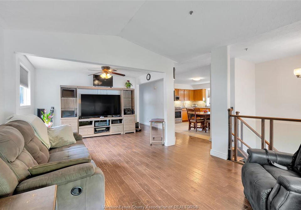 3850-acorn-windsor-ontario-26011585