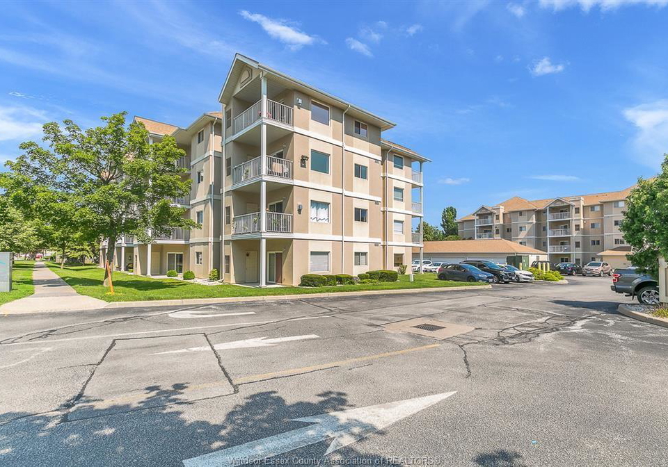 1535-grand-marais-road-west-windsor-ontario-26011606