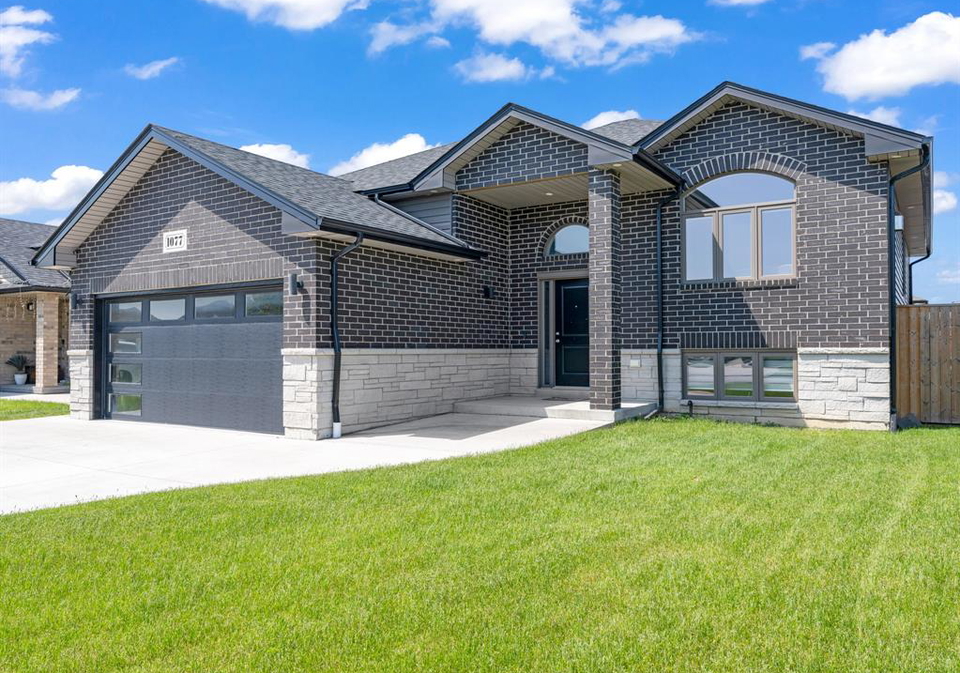 1077-icewater-avenue-windsor-ontario-26011621
