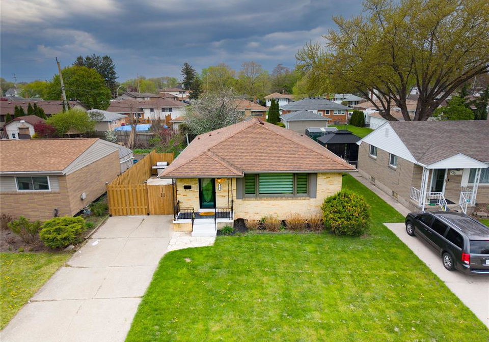 943-laporte-avenue-windsor-ontario-26011650
