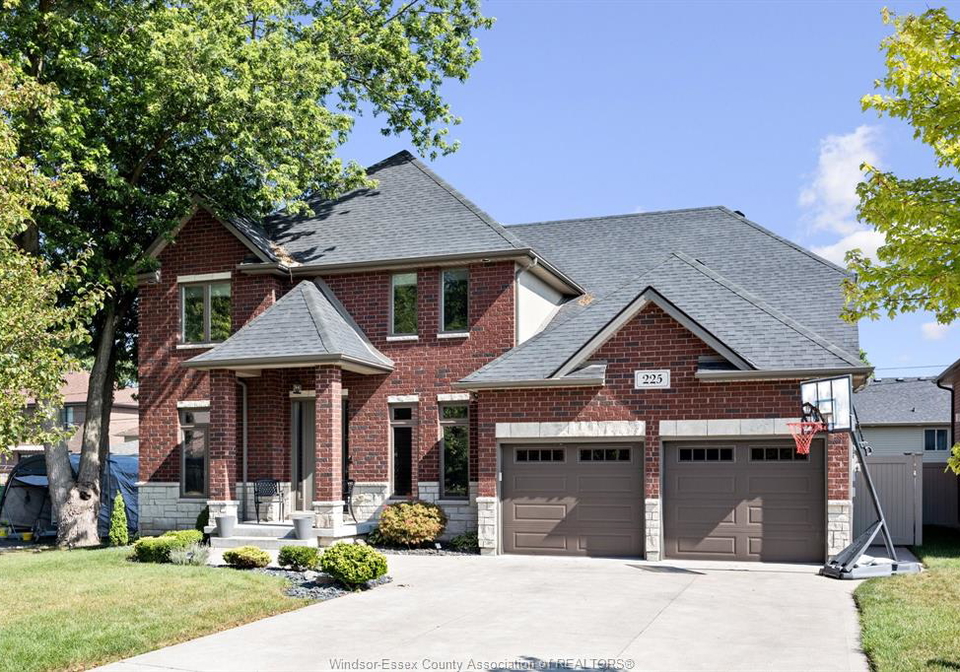 225-elsworth-lasalle-ontario-26011657