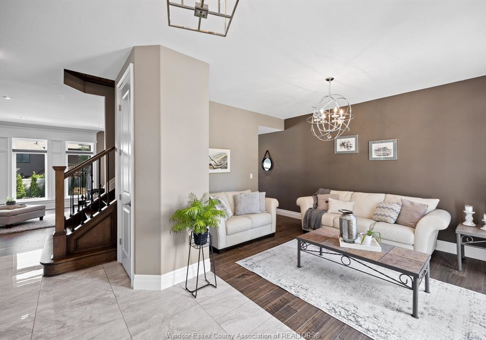 225-elsworth-lasalle-ontario-26011657