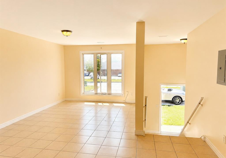 1766-daytona-avenue-windsor-ontario-26011662