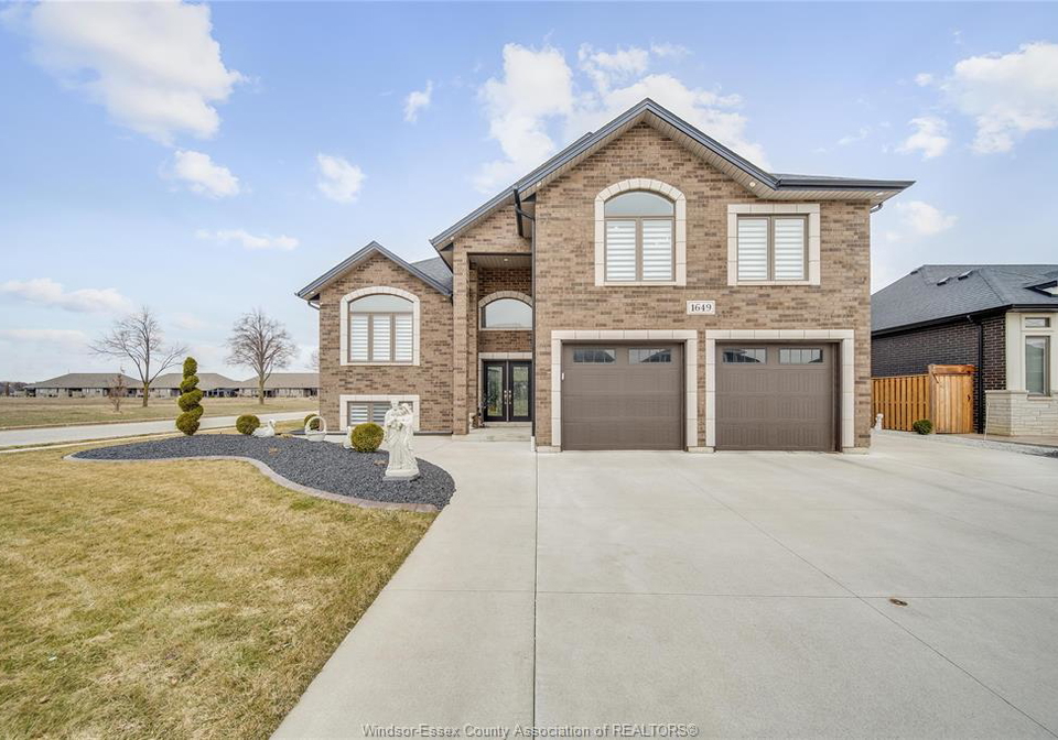 1649-barkley-avenue-windsor-ontario-26011670