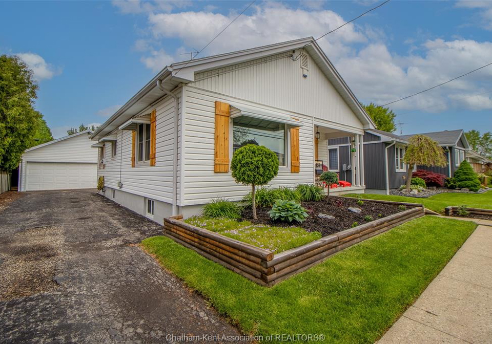 135-alexandra-avenue-chatham-ontario-26011675