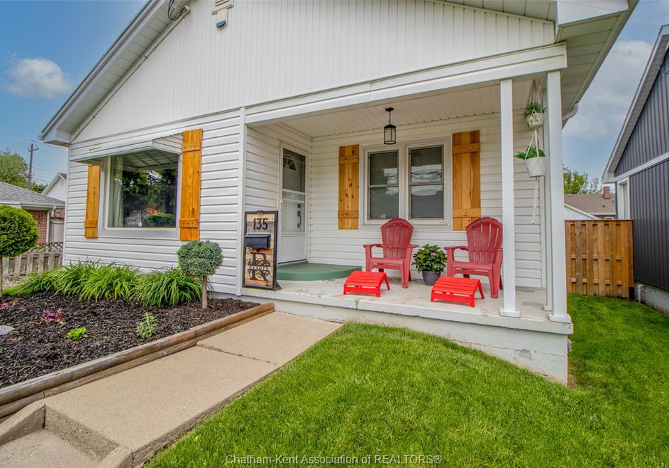 135-alexandra-avenue-chatham-ontario-26011675
