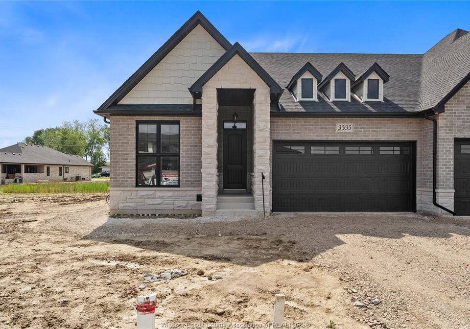 3335-tullio-lasalle-ontario-26011692
