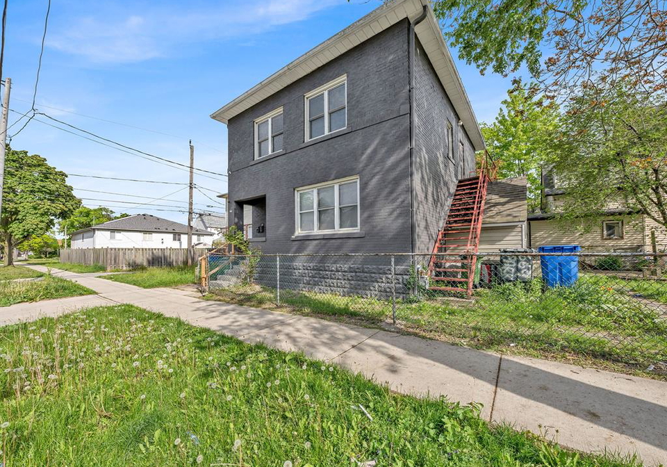 669-park-street-west-windsor-ontario-26011702