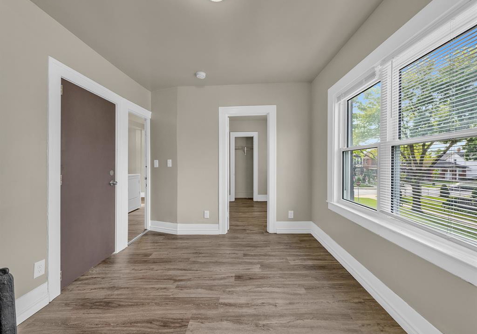669-park-street-west-windsor-ontario-26011702