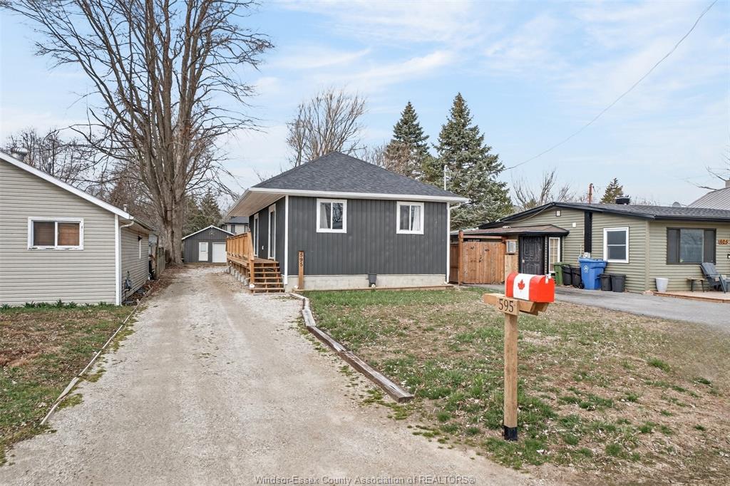 595-jackson-colchester-ontario-26011704