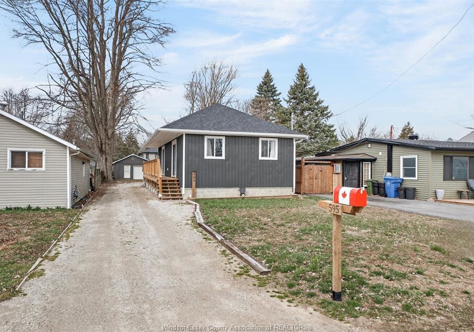 595-jackson-colchester-ontario-26011704