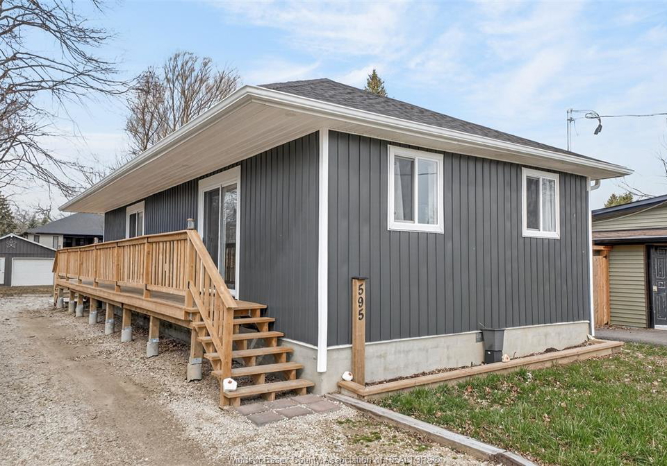 595-jackson-colchester-ontario-26011704