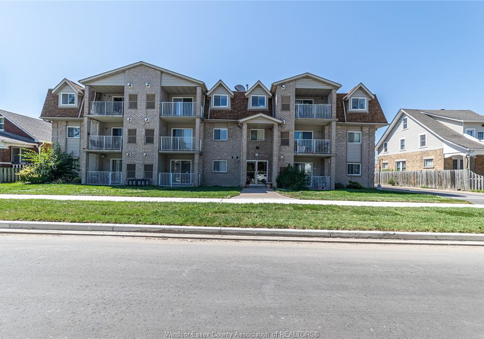 1323-langlois-avenue-windsor-ontario-26011706