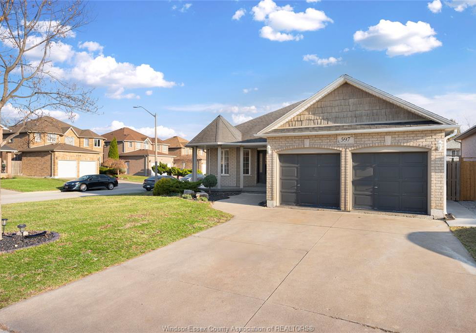 597-compton-windsor-ontario-26011719