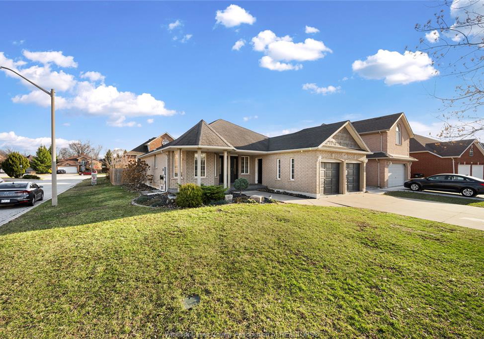 597-compton-windsor-ontario-26011719