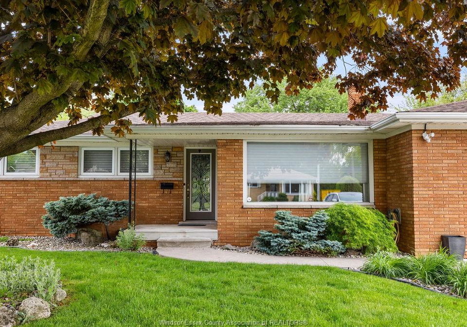 1670-campbell-avenue-windsor-ontario-26011727