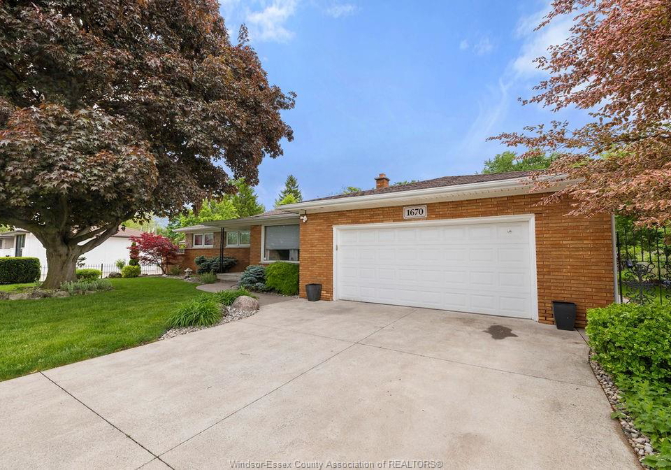 1670-campbell-avenue-windsor-ontario-26011727