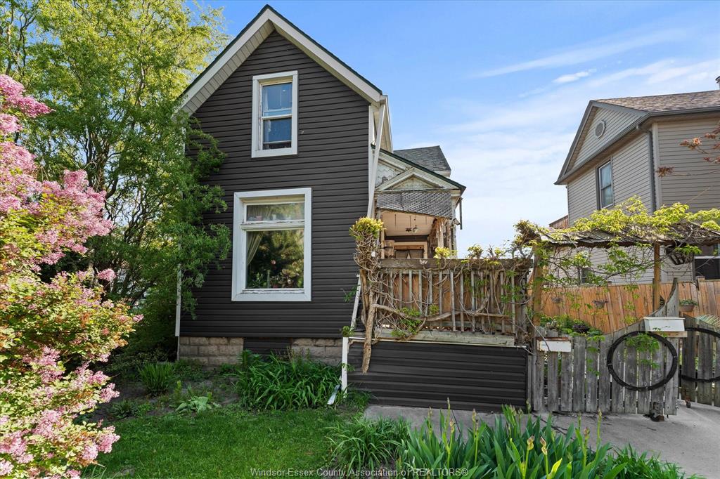 552-parent-windsor-ontario-26011730