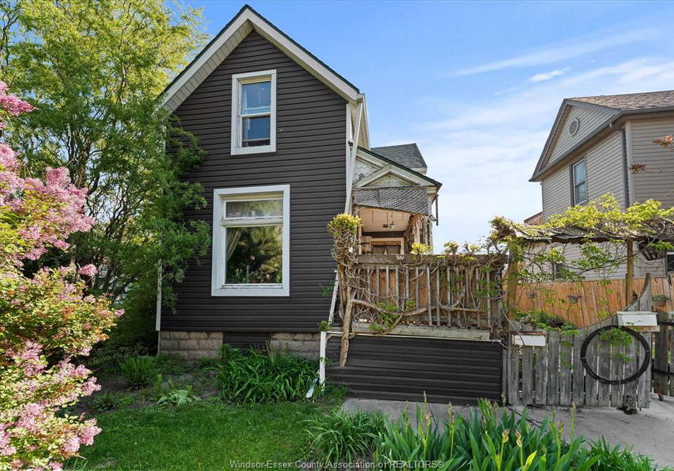 552-parent-windsor-ontario-26011730