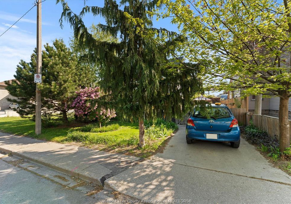 552-parent-windsor-ontario-26011730