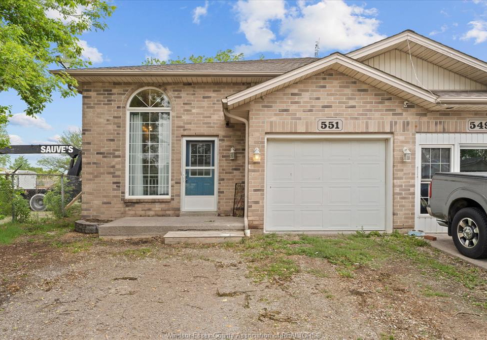 551-railway-lakeshore-ontario-26011741