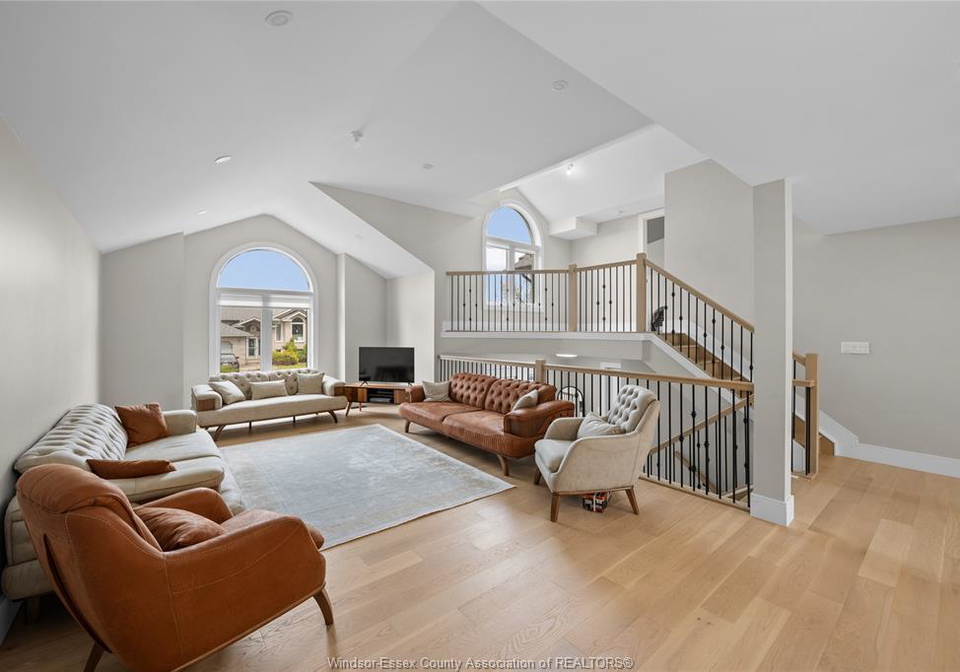 4561-hunt-club-windsor-ontario-26011774