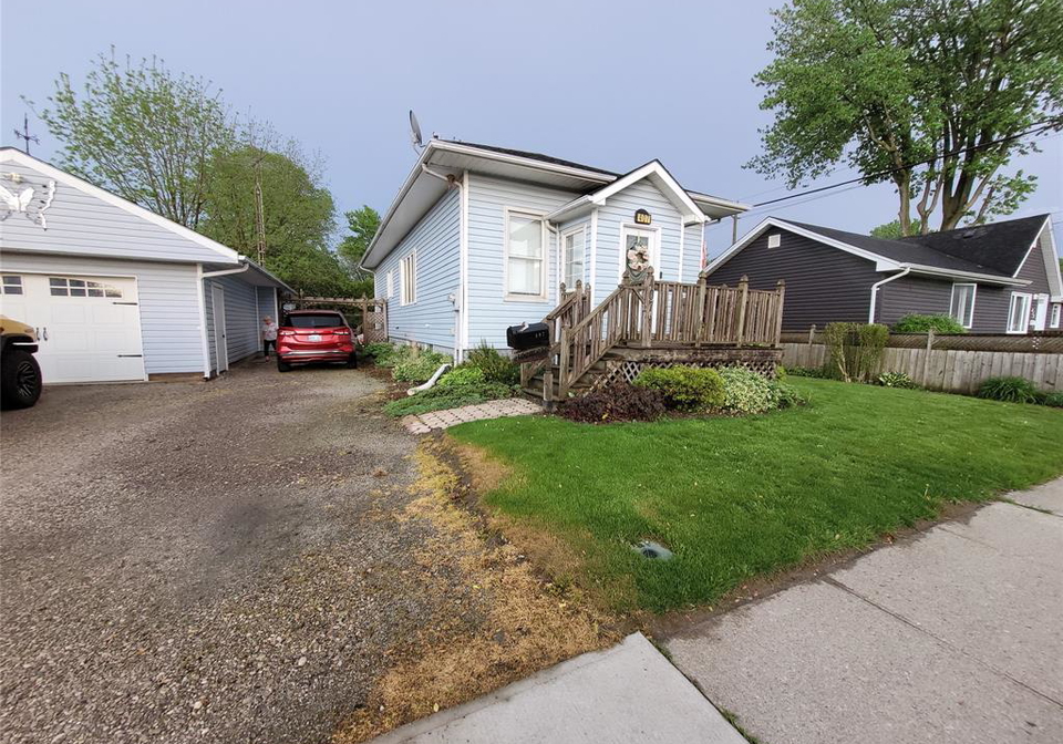 407-albert-street-wallaceburg-ontario-26011796
