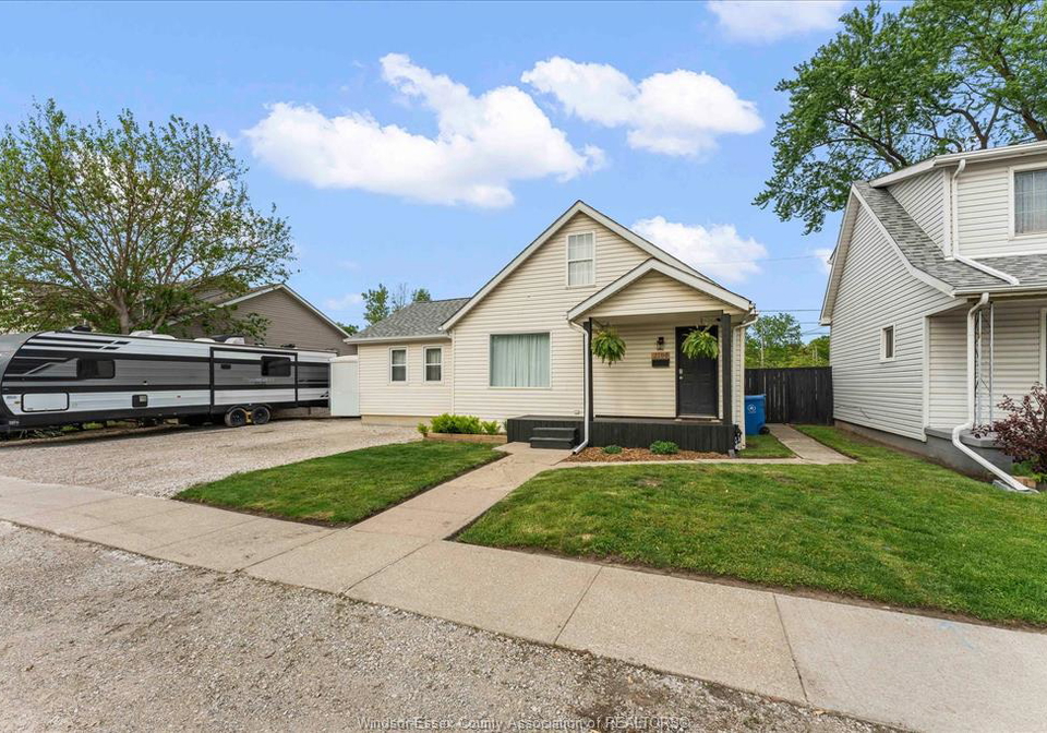 2186-janette-windsor-ontario-26011809