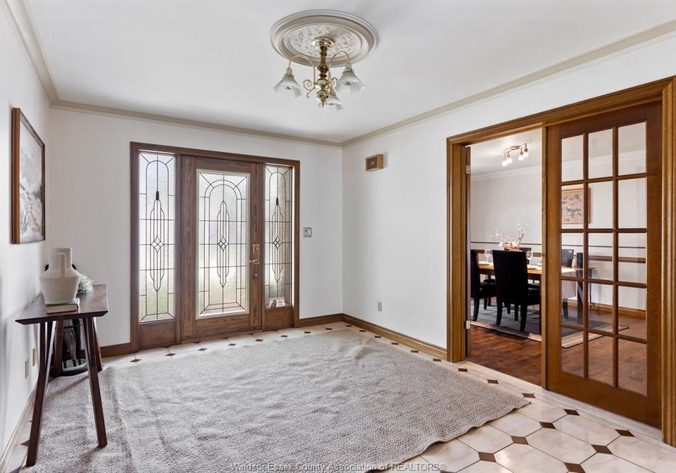 113-marentette-lakeshore-ontario-26011811