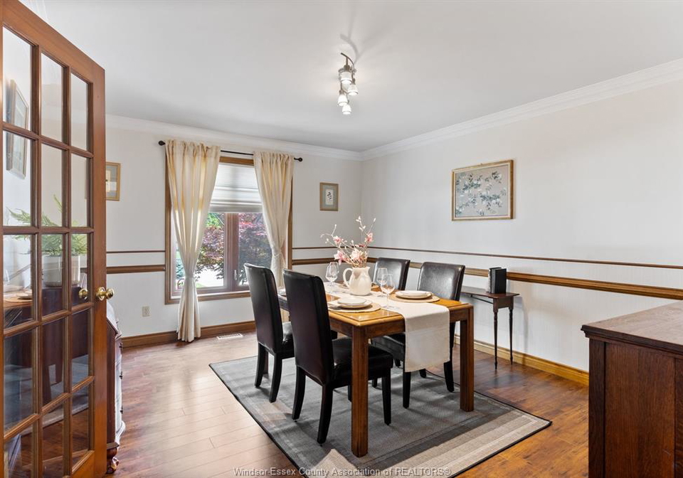 113-marentette-lakeshore-ontario-26011811
