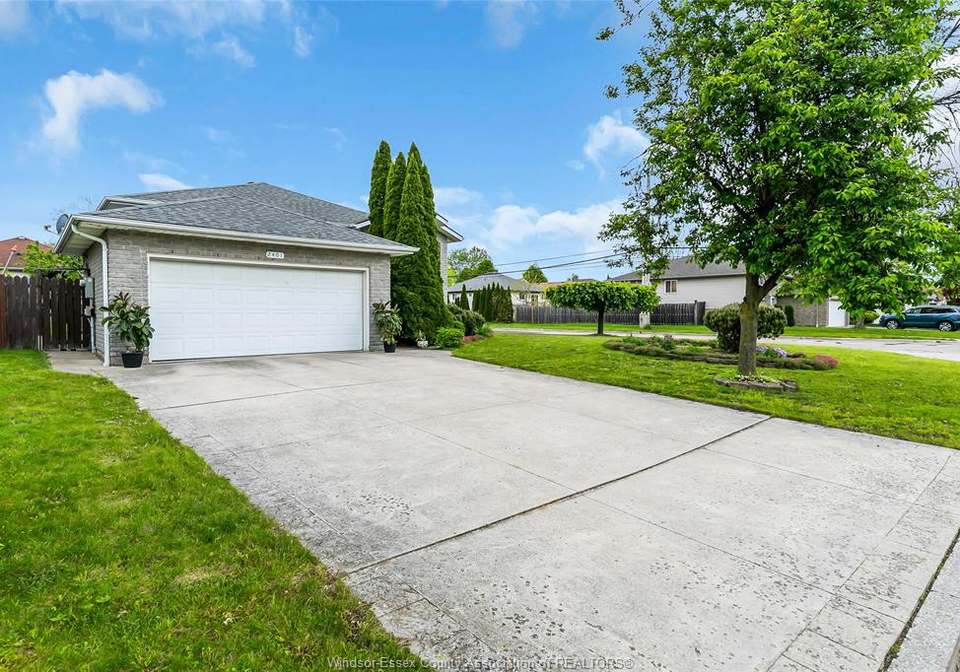 2401-st-patricks-windsor-ontario-26011813