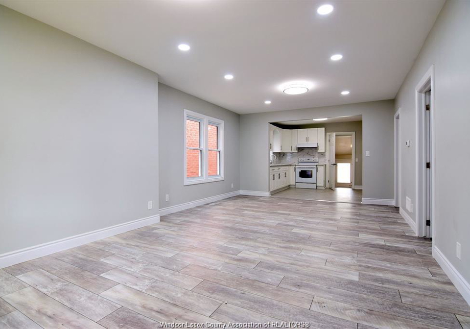 1076-janette-avenue-windsor-ontario-26011815