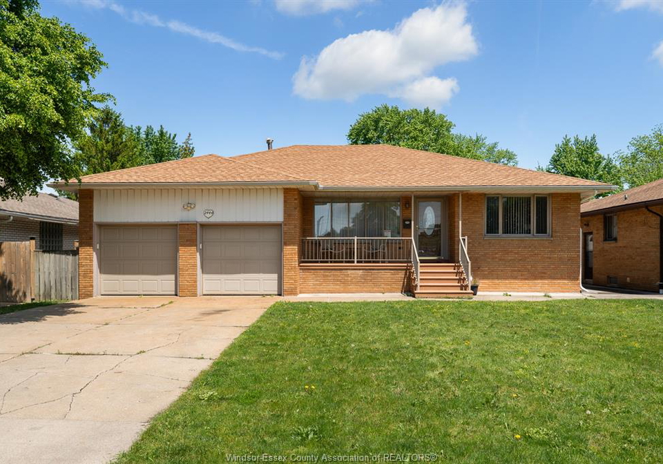2444-rivard-avenue-windsor-ontario-26011817