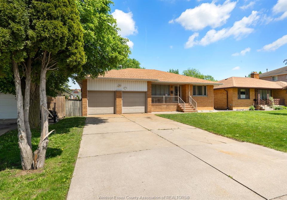 2444-rivard-avenue-windsor-ontario-26011817