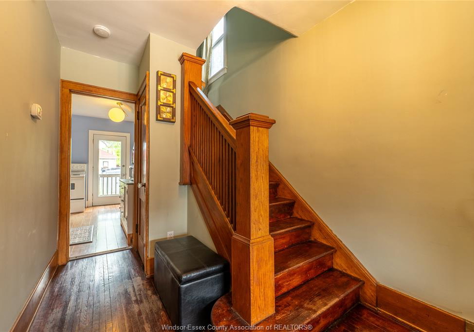 1366-dufferin-place-windsor-ontario-26011820