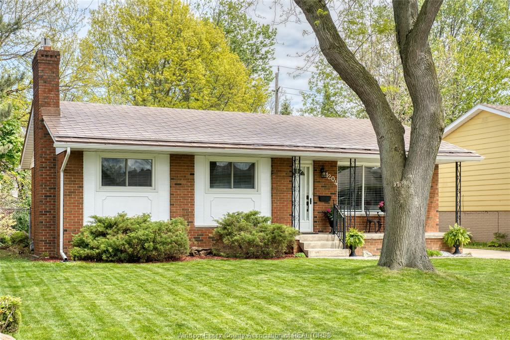 1204-sumach-windsor-ontario-26011830