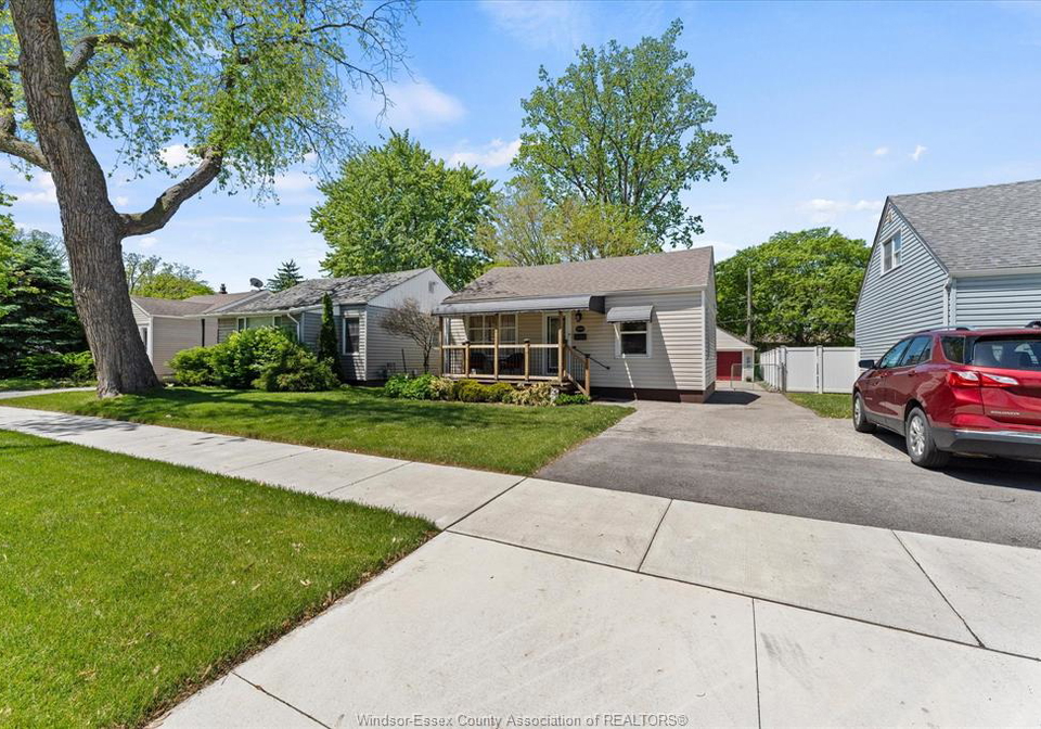 3560-barrymore-windsor-ontario-26011835