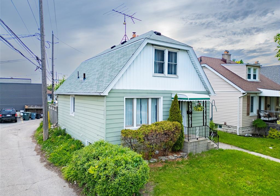 1875-windermere-windsor-ontario-26011863
