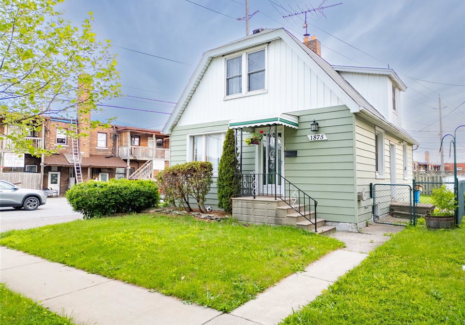 1875-windermere-windsor-ontario-26011863